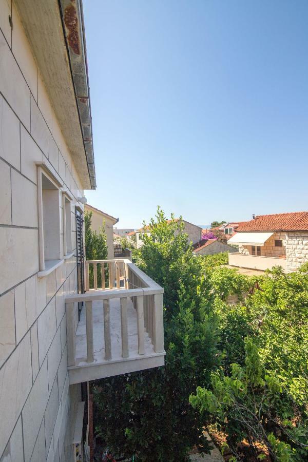 Apartment Jerka Supetar Buitenkant foto