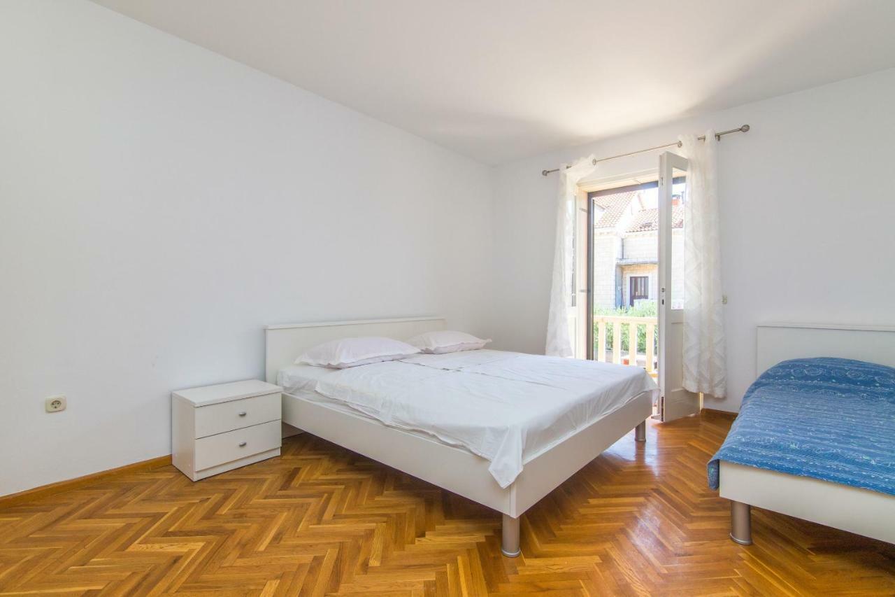 Apartment Jerka Supetar Buitenkant foto