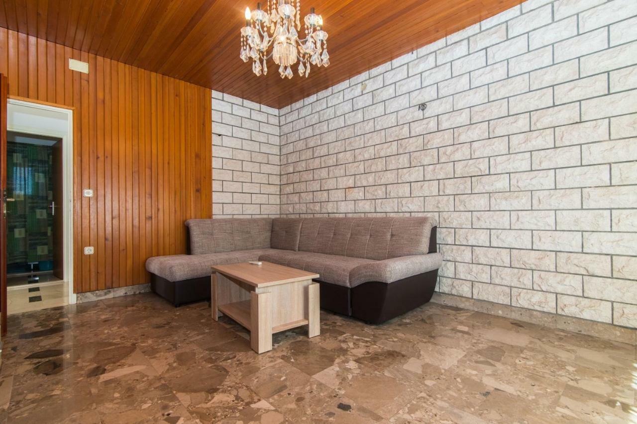 Apartment Jerka Supetar Buitenkant foto