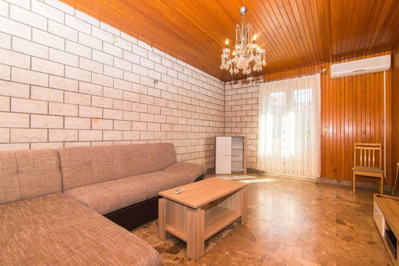 Apartment Jerka Supetar Buitenkant foto