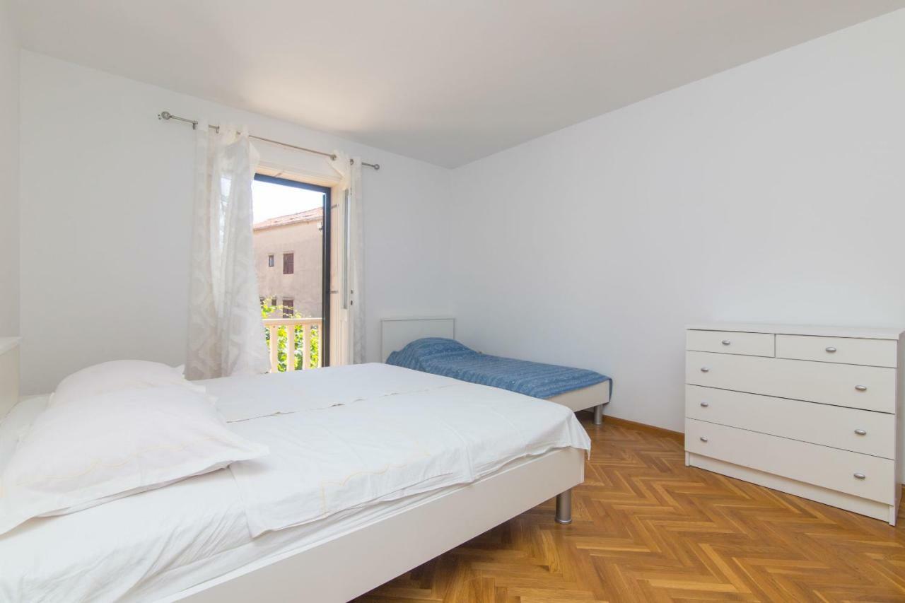 Apartment Jerka Supetar Buitenkant foto